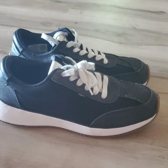 TOMS Black and Gray Wyndon Sneakers - Picture 4 of 7